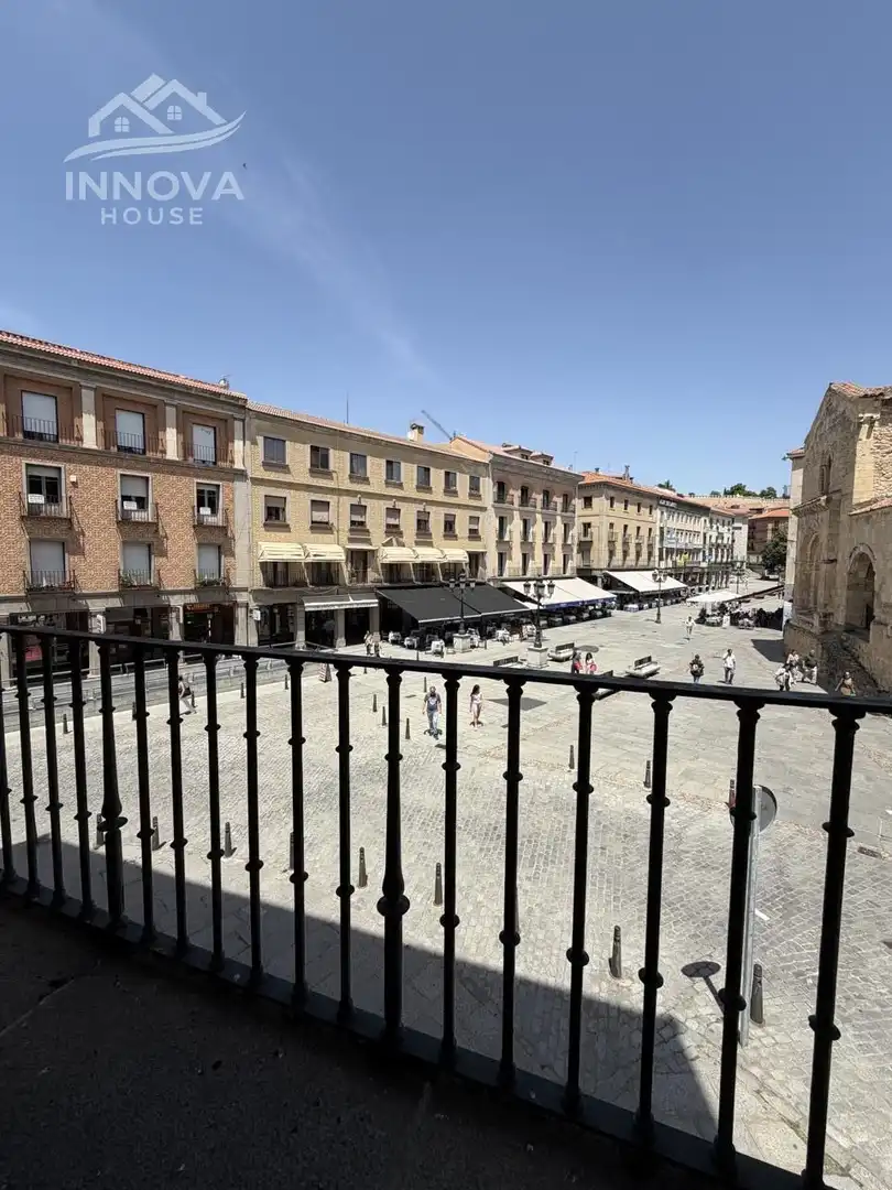 Vista exterior de Pis de lloguer en Segovia amb Calefacció, Terrassa i Moblat