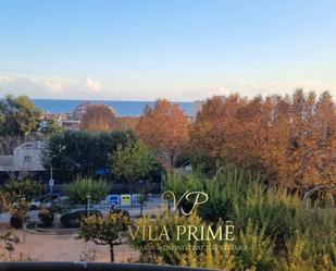 Vista exterior de Àtic en venda en Vilassar de Mar amb Aire condicionat, Calefacció i Terrassa