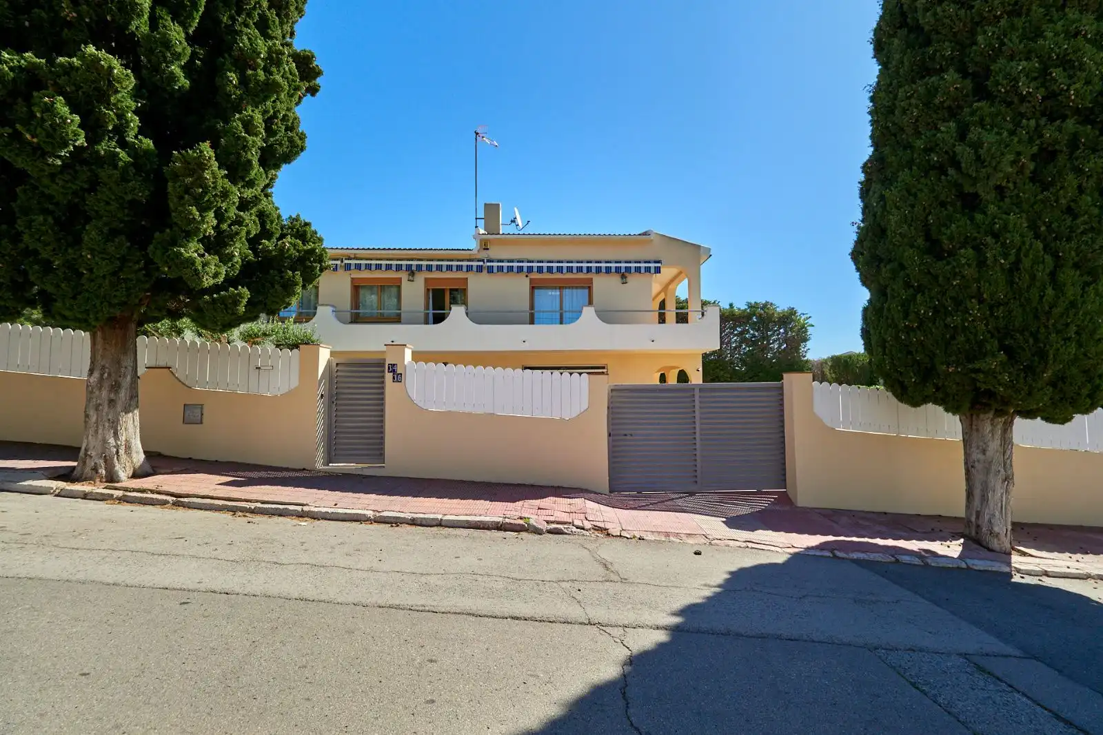 Vista exterior de Casa o chalet en venta en El Vendrell con Calefacción, Terraza y Piscina