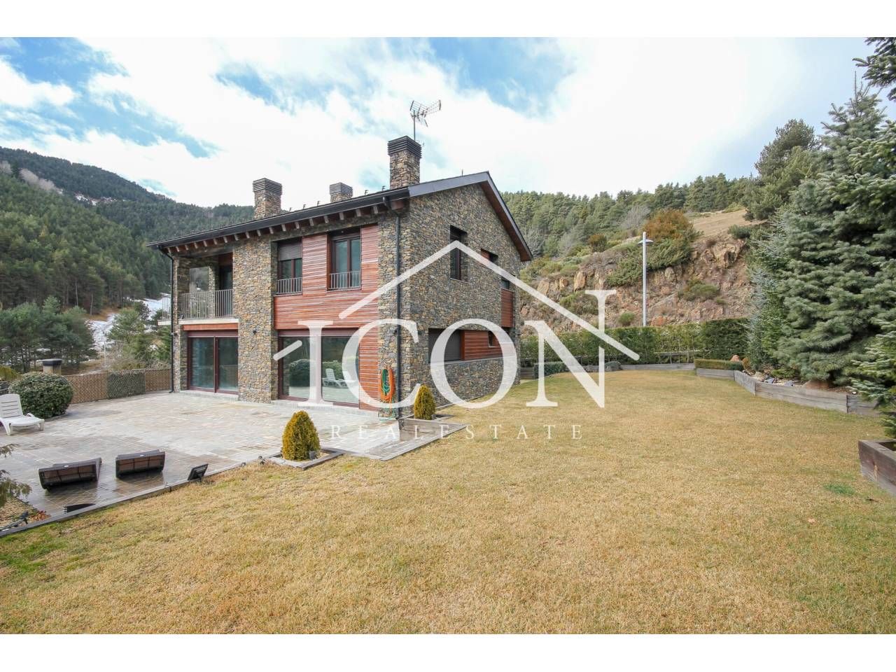 Exterior view of House or chalet for sale in Alp  with Air Conditioner, Heating and Private garden