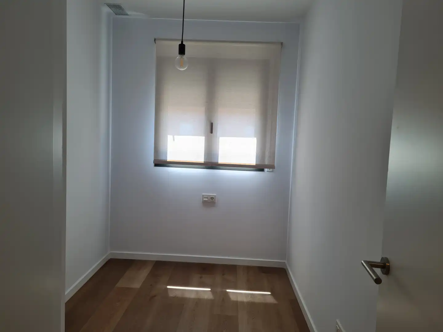 Dormitori de Pis de lloguer en Girona amb Aire condicionat, Calefacció i Parquet