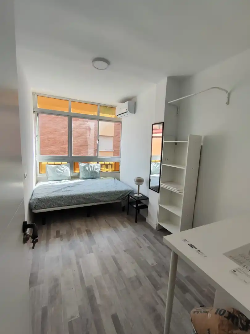 Flat for rent in Calle Barca, Parque Victoria Eugenia