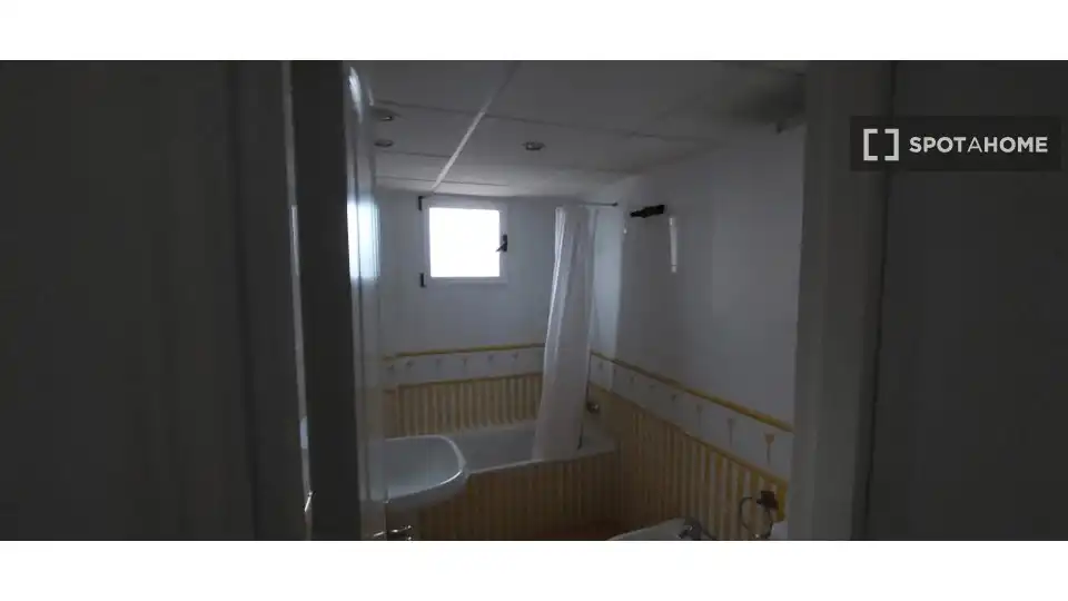 Baño de Piso de alquiler en Bétera con Aire acondicionado, Calefacción y Amueblado