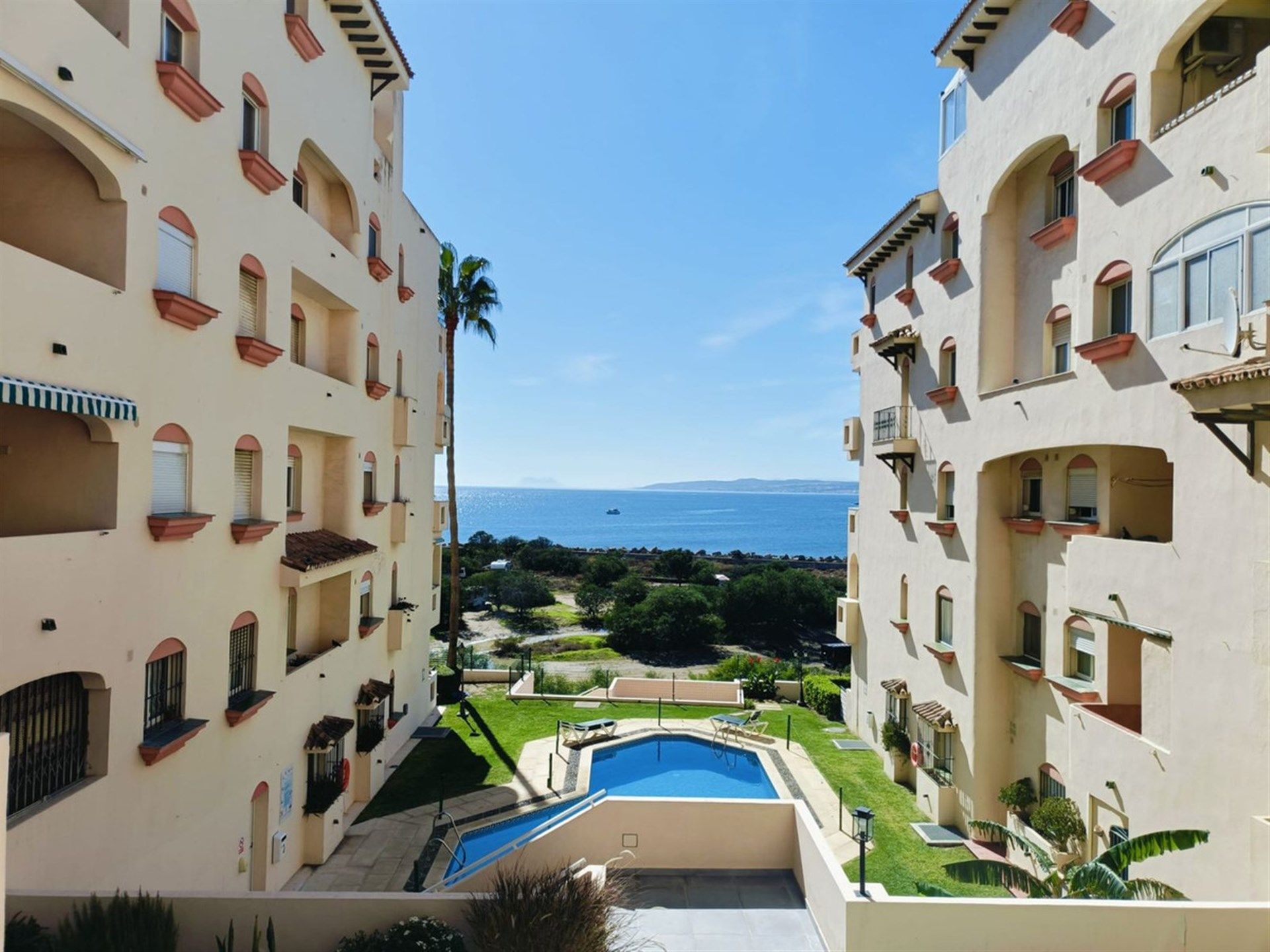 Vista exterior de Apartamento en venta en Estepona con Aire acondicionado