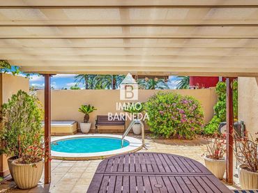 Casa amb piscina en venda a MAS NOU 2