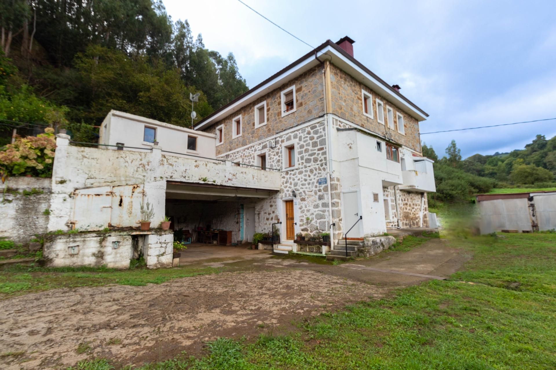 Vista exterior de Casa o chalet en venta en Abanto y Ciérvana-Abanto Zierbena con Calefacción