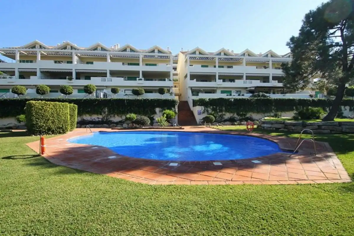 Vista exterior de Apartamento en venta en Benahavís con Aire acondicionado, Terraza y Trastero
