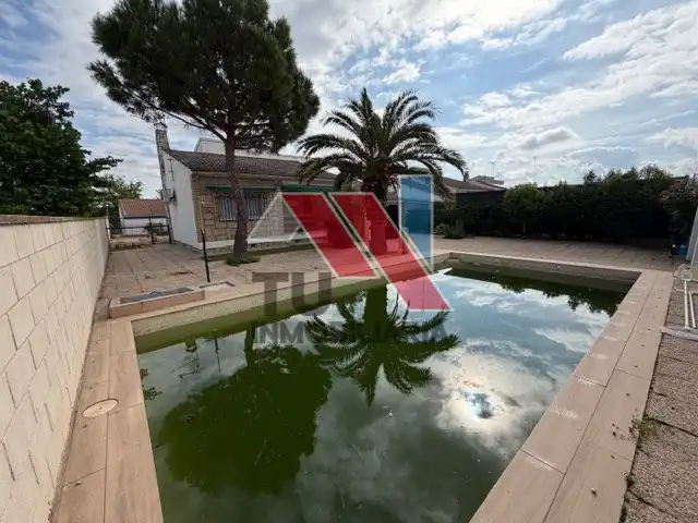 Vista exterior de Casa o xalet en venda en Villamiel de Toledo amb Aire condicionat, Terrassa i Piscina