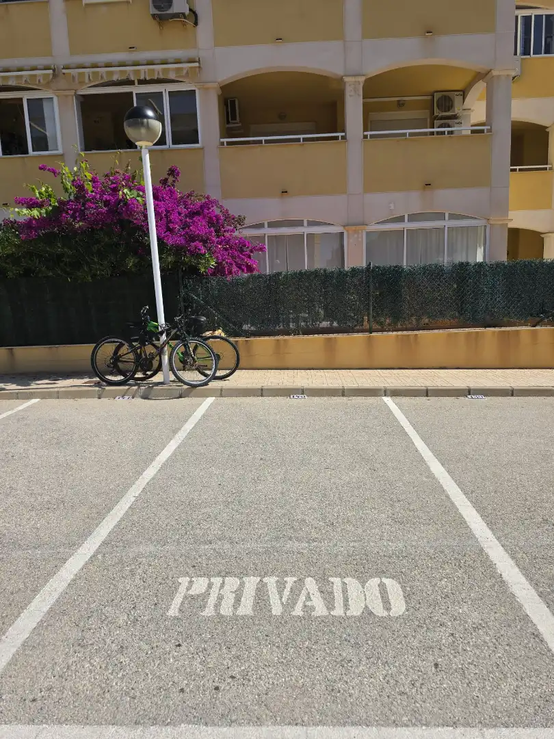 Parkplatz von Wohnung zum Verkauf in Torrevieja mit Möbliert