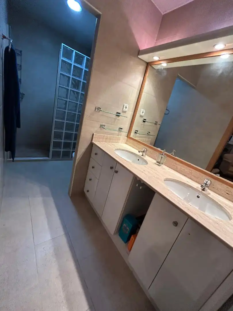 Baño de Casa adosada en venta en Barberà del Vallès con Calefacción, Jardín privado y Terraza