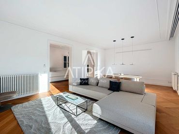 Flat with balcony to rent in Eixample