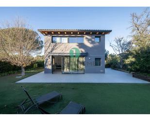 Vista exterior de Casa o xalet en venda en Sant Cugat del Vallès amb Aire condicionat, Calefacció i Jardí privat