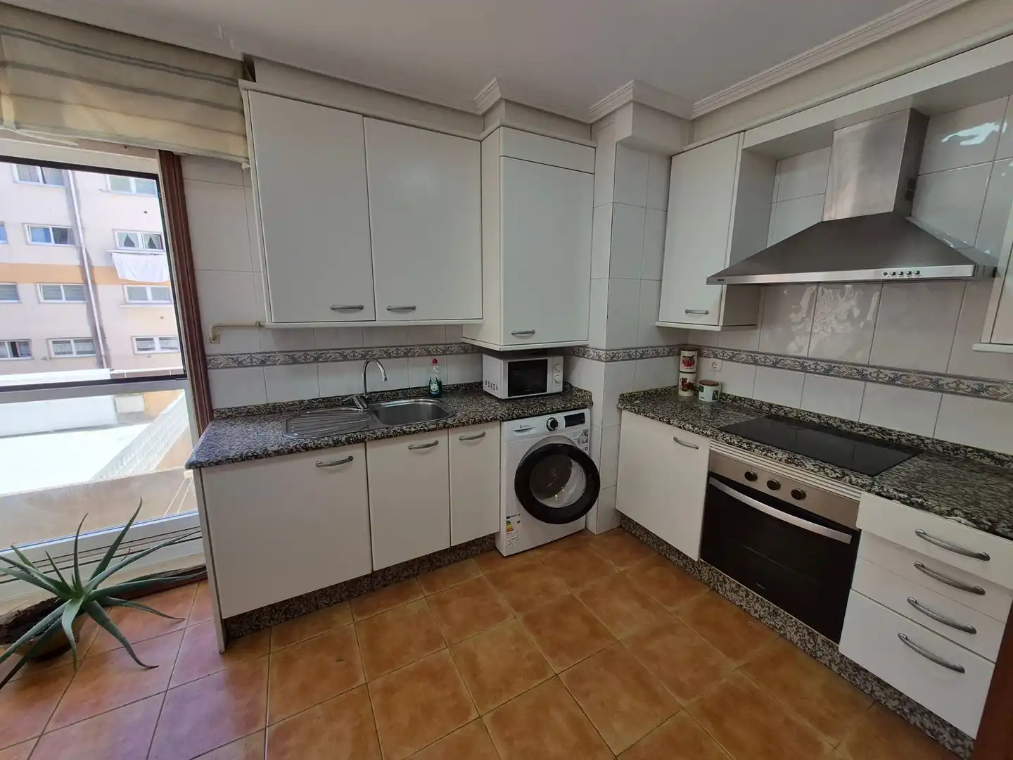 Cocina de Piso de alquiler en Santiago de Compostela  con Parquet y Trastero