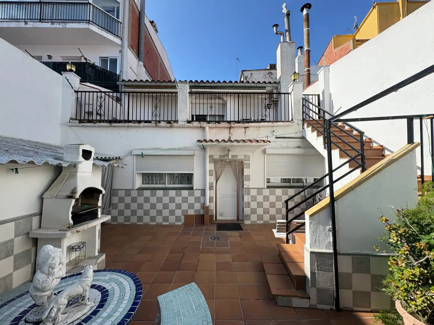 Außenansicht von Einfamilien-Reihenhaus zum Verkauf in Roses mit Klimaanlage, Heizung und Terrasse