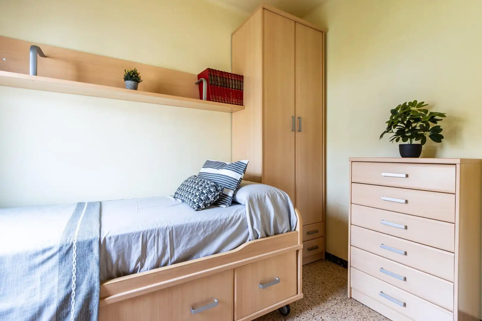 Habitación de Piso en venta en Sabadell con Aire acondicionado, Calefacción y Terraza
