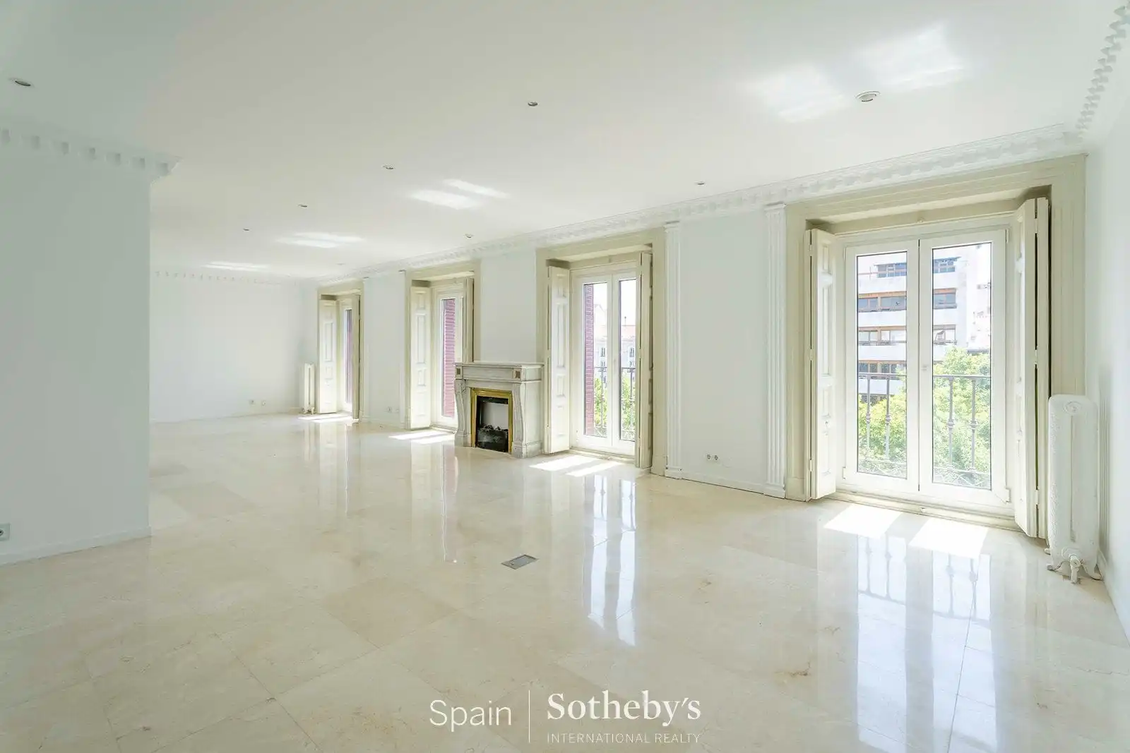Apartament de lloguer a Plaza de Santa Bárbara, Justicia - Chueca