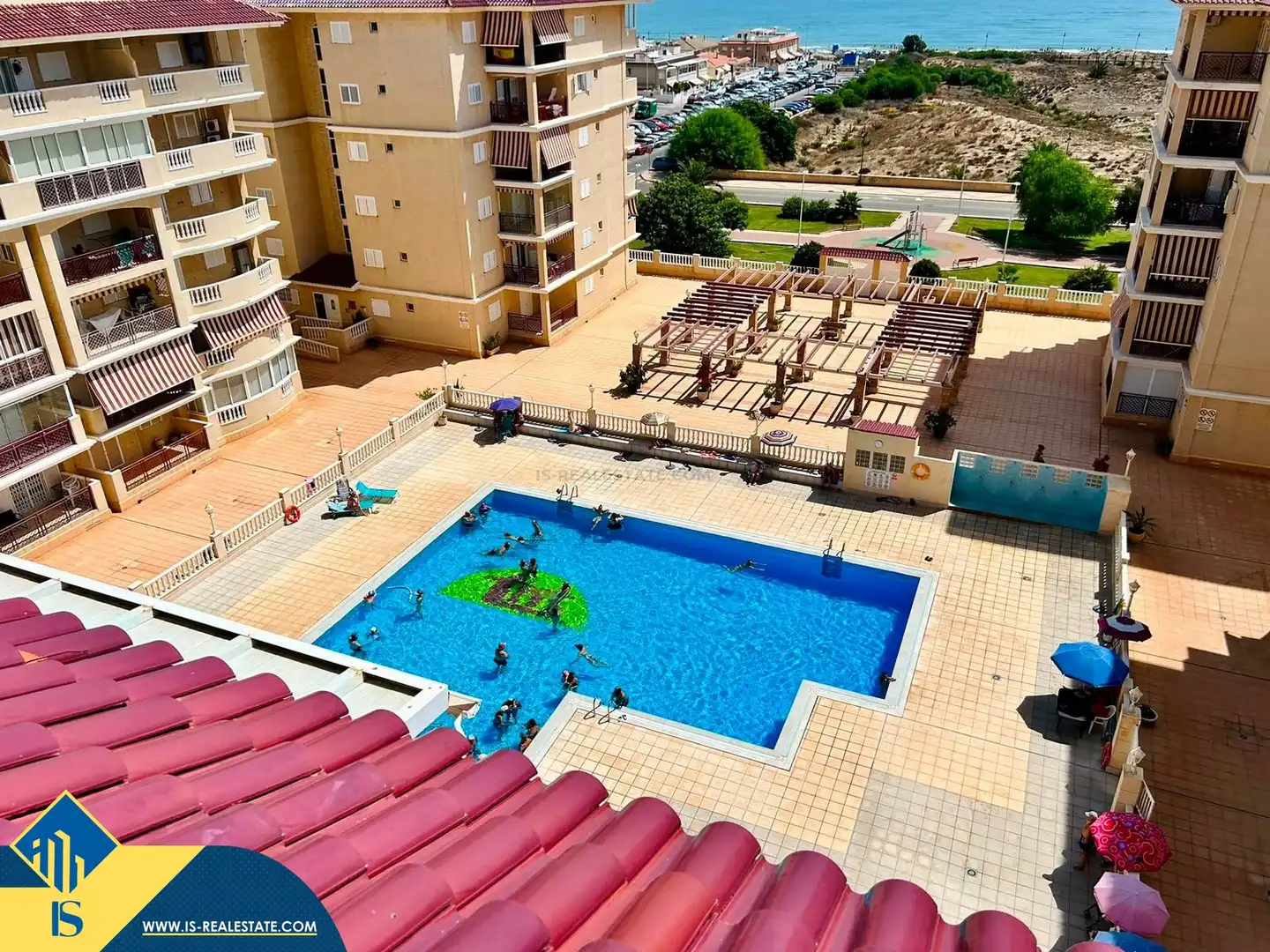 Swimming pool of Flat for sale in Torrevieja  with Air Conditioner, Terrace and Furnished