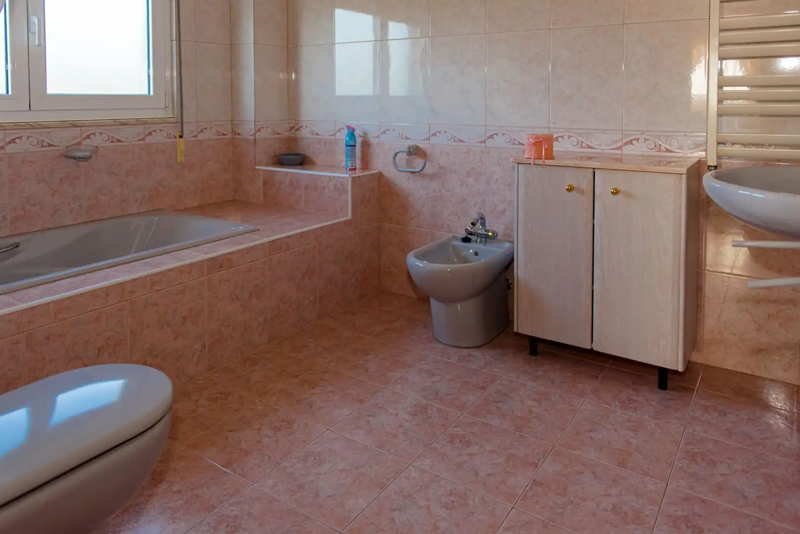 Bathroom of Houses for sale in Torre del Bierzo  with Air Conditioner, Heating and Private garden