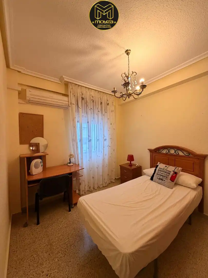 Habitación de Piso de alquiler en Jaén con Aire acondicionado, Terraza y Balcón