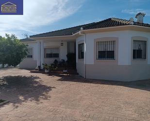 Vista exterior de Casa o xalet en venda en  Córdoba Capital amb Aire condicionat, Jardí privat i Piscina