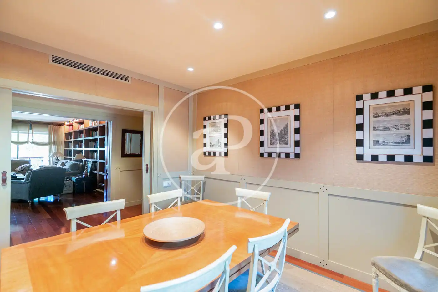 Comedor de Piso en venta en Barcelona con Aire acondicionado, Calefacción y Jardín privado