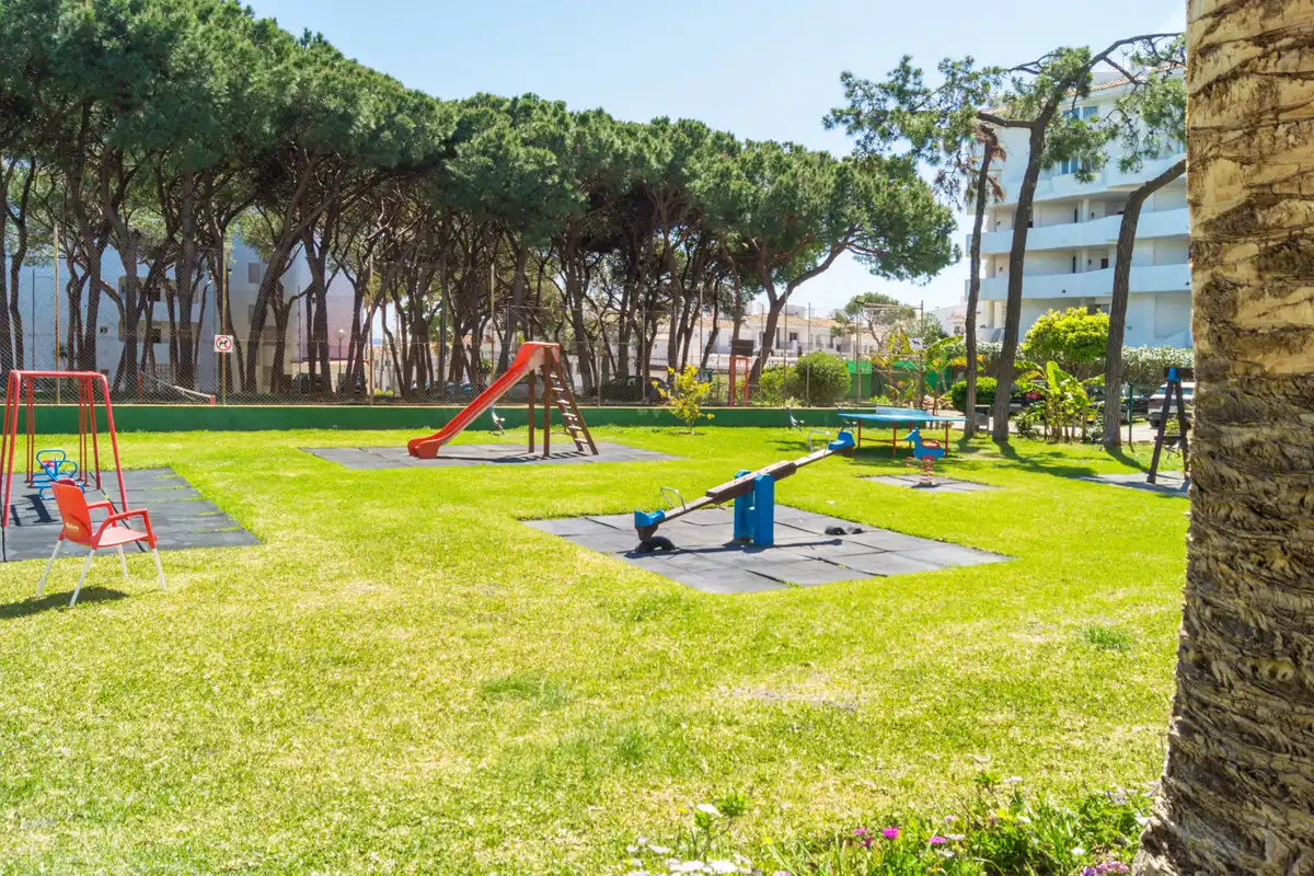 Apartamento con piscina en venta en Calahonda, imagen 11