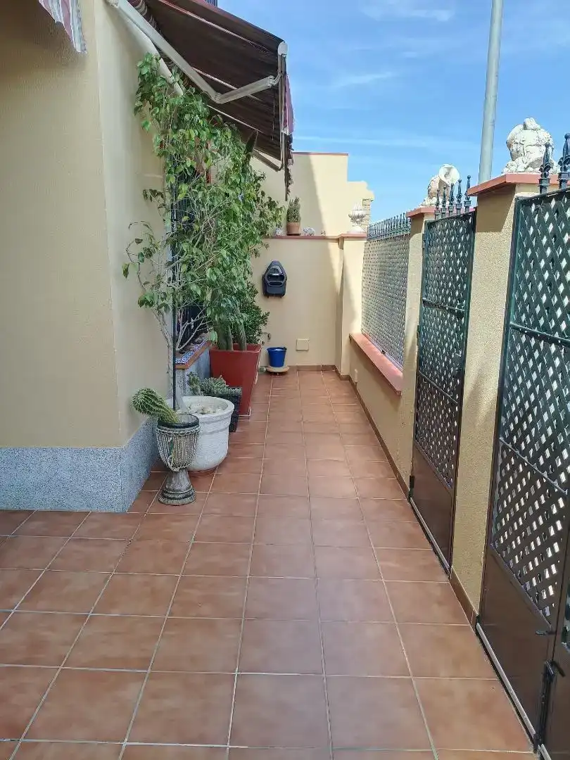 Terrassa de Casa adosada en venda en La Rinconada amb Aire condicionat i Balcó