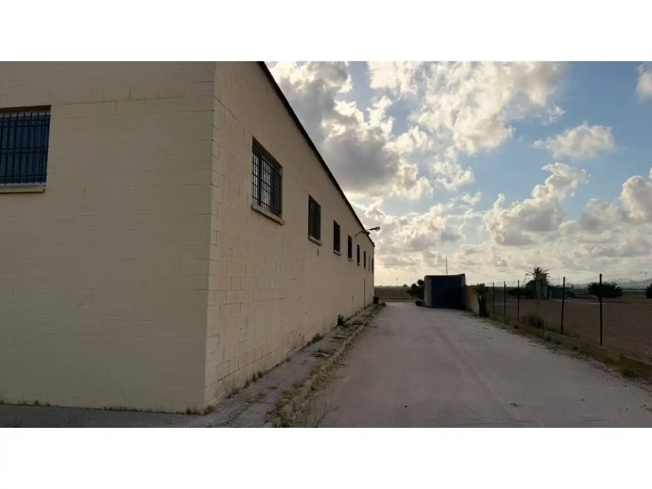 Vista exterior de Nave industrial en venta en Cartagena