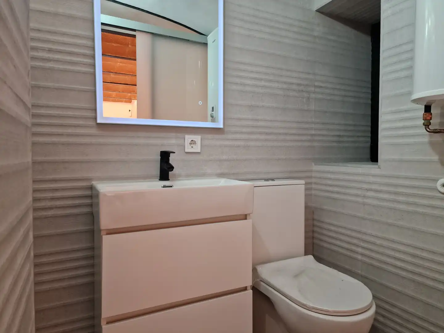 Bathroom of Study for sale in Barcelona  with Oven and Alarm