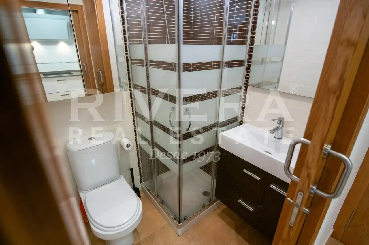Badezimmer von Wohnung zum Verkauf in Sanxenxo mit Heizung, Terrasse und Abstellraum