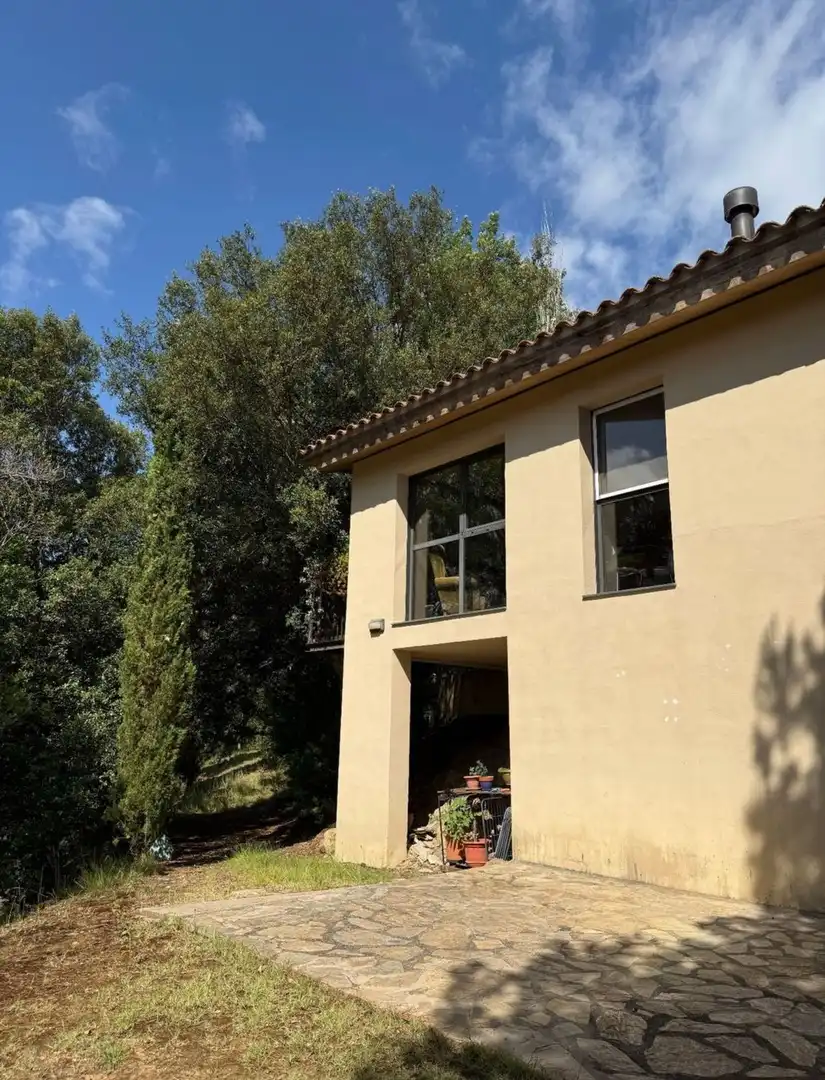 Vista exterior de Casa o xalet en venda en Sant Aniol de Finestres amb Aire condicionat, Calefacció i Jardí privat