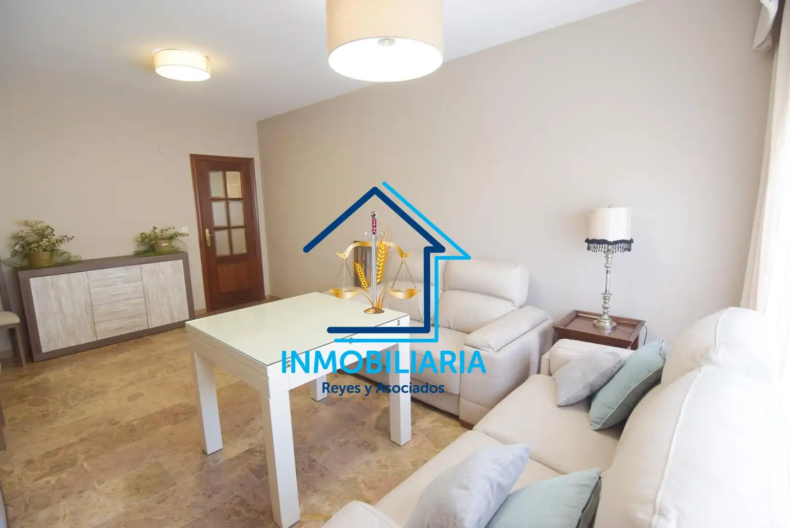 Living room of Flat for rent in Córdoba  with Air Conditioner, Furnished and Balcony