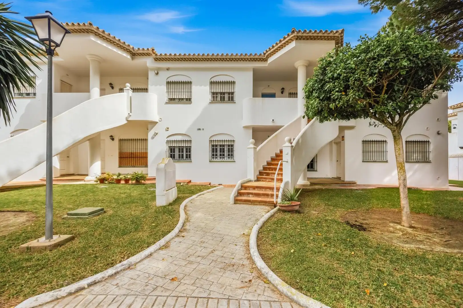 Vista exterior de Apartamento en venta en Chiclana de la Frontera con Jardín privado, Terraza y Amueblado