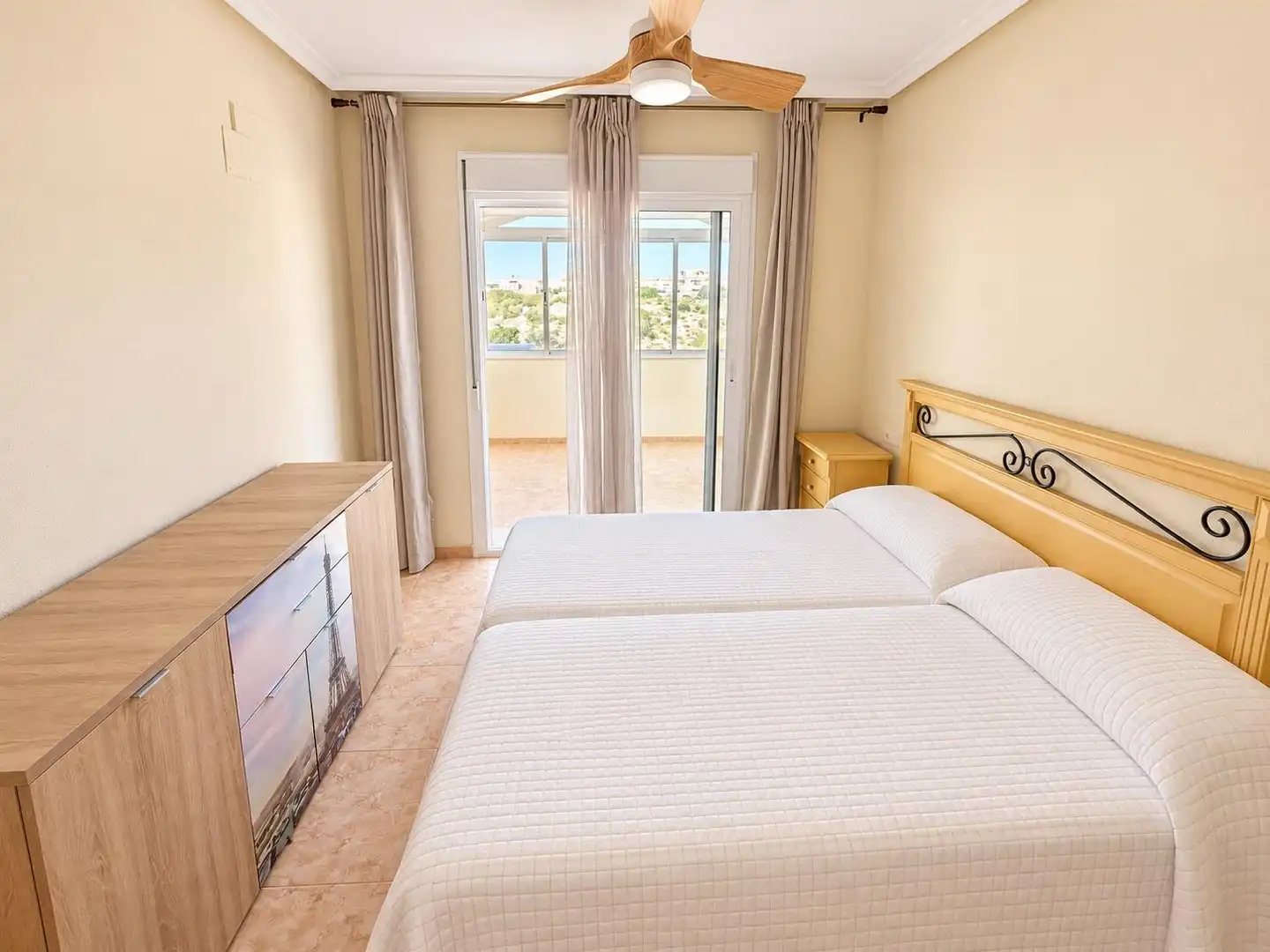 Apartament amb terrassa de lloguer a Calle HELENA 2, imagen 13
