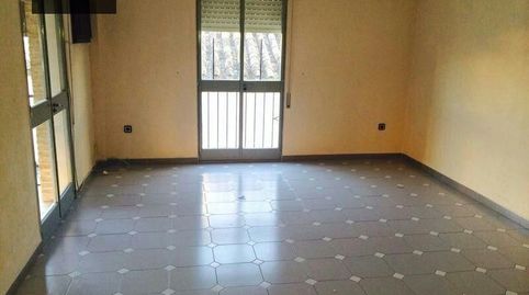 Se vende piso en zona próxima a puerta cerrada.