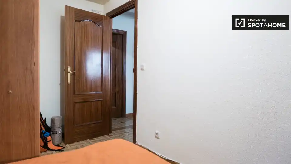 Room in Palomeras Sureste
