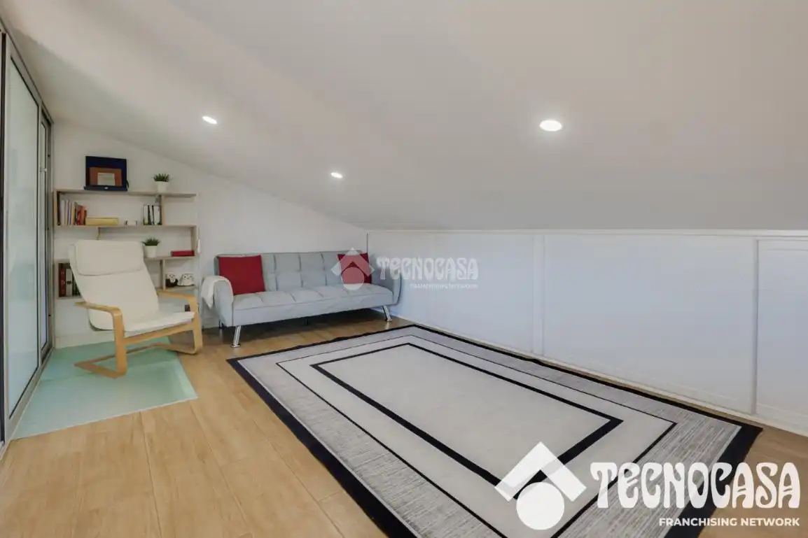 Sala d'estar de Casa o xalet en venda en Santa Coloma de Gramenet amb Aire condicionat, Calefacció i Terrassa