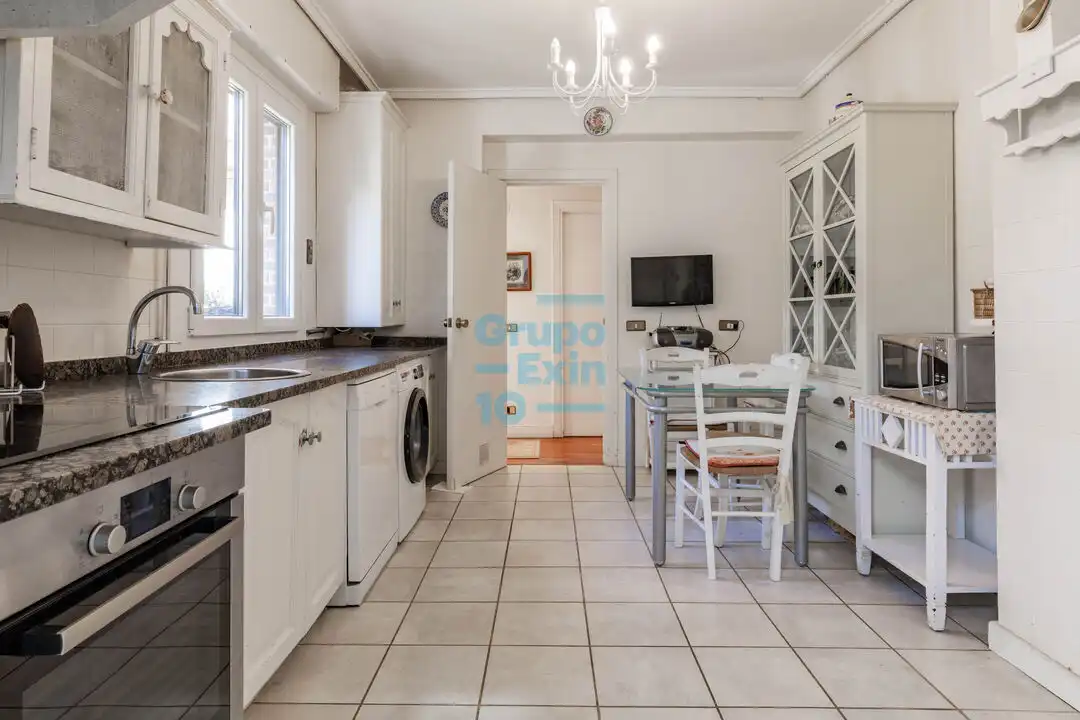 Kitchen of Flat for sale in Donostia - San Sebastián   with Heating and Storage room