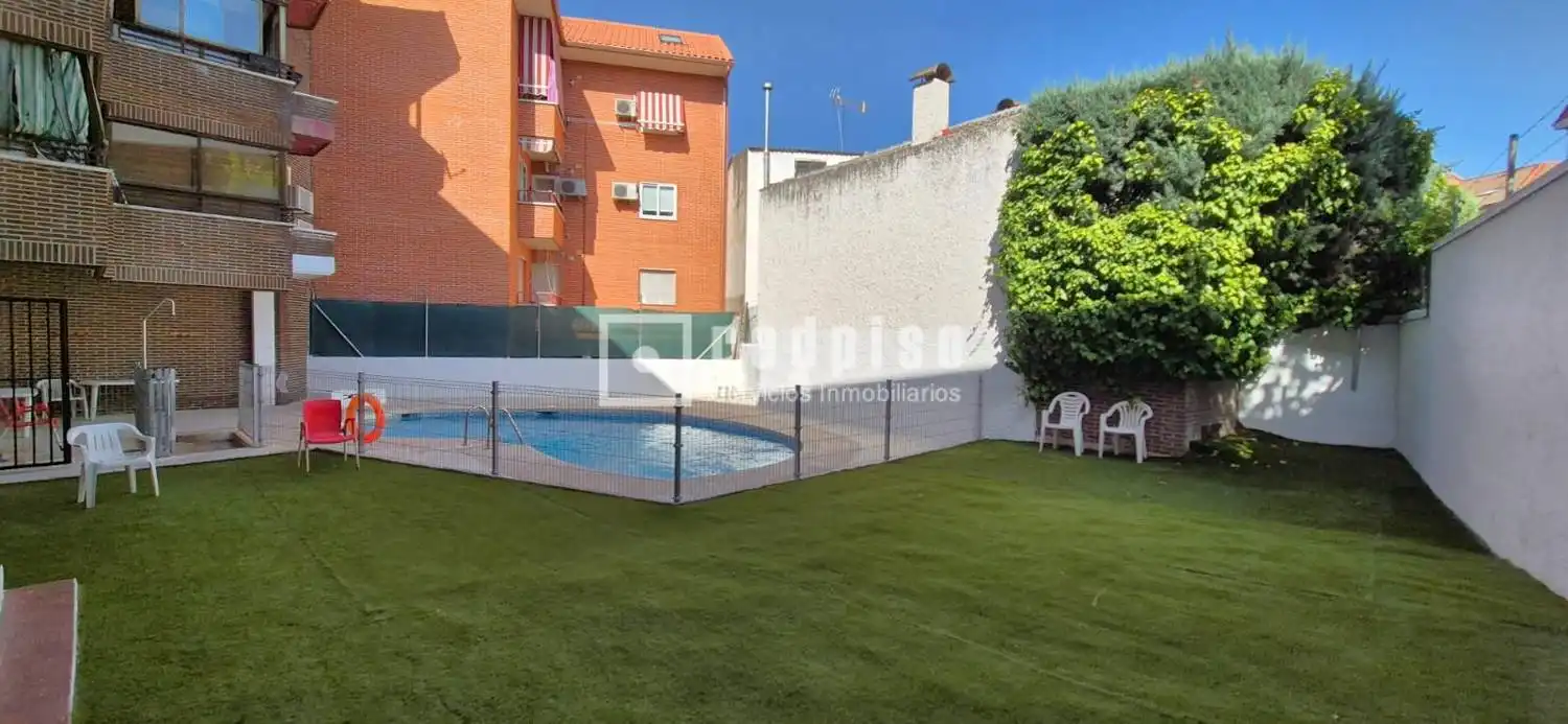 Piscina de Piso en venta en Galapagar con Calefacción, Terraza y Piscina