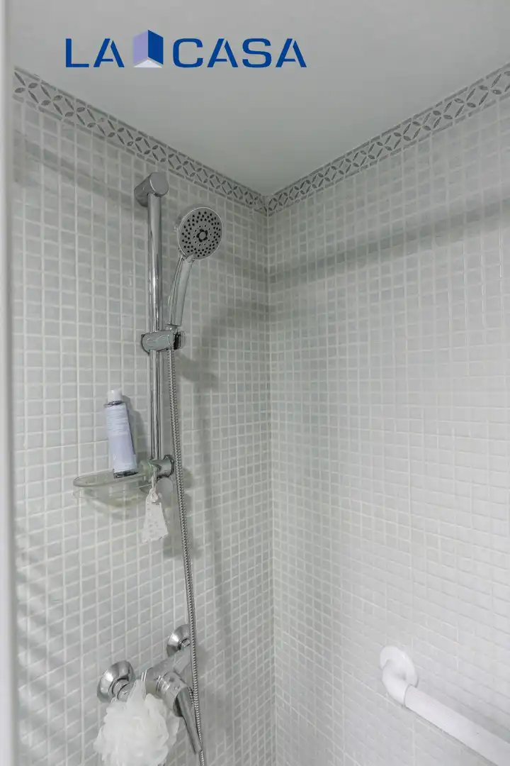 Bany de Pis en venda en Madrid amb Calefacció, Terrassa i Piscina