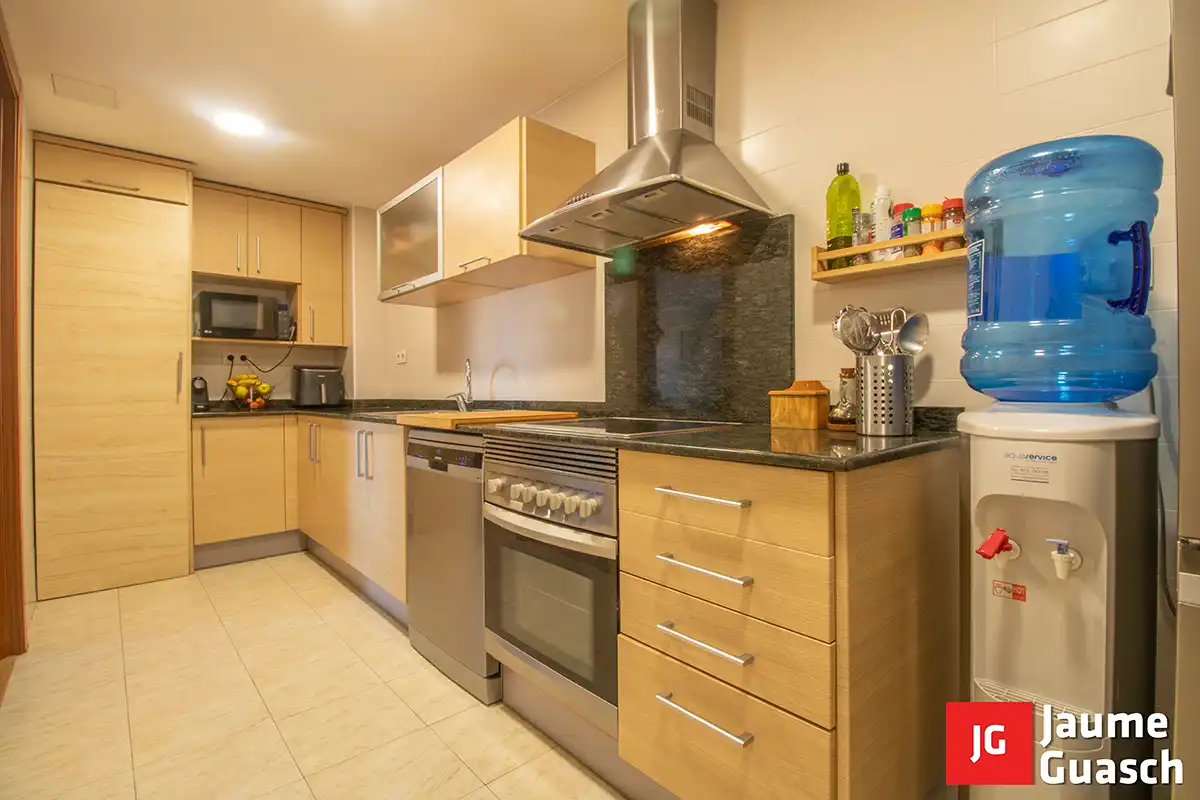 Küche von Wohnung zum Verkauf in Torredembarra mit Klimaanlage, Heizung und Parkett