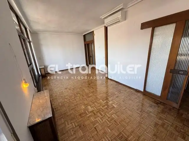 Sala d'estar de Àtic de lloguer en Madrid amb Aire condicionat, Parquet i Terrassa