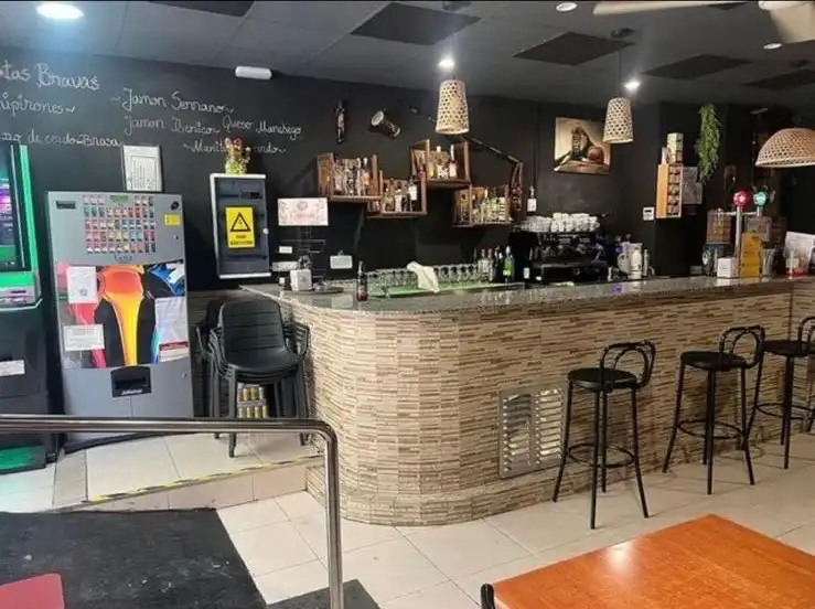 Local comercial en venta en Carrer de Maria Cortina i Pascual