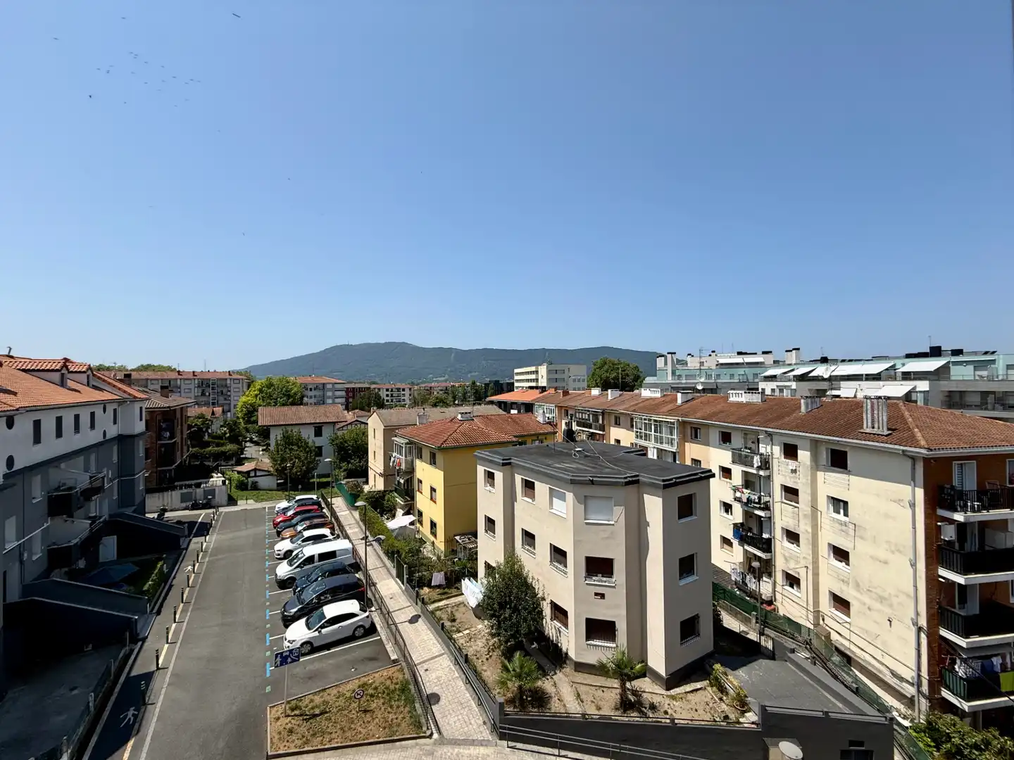 Vista exterior de Pis en venda en Irun  amb Moblat i Balcó