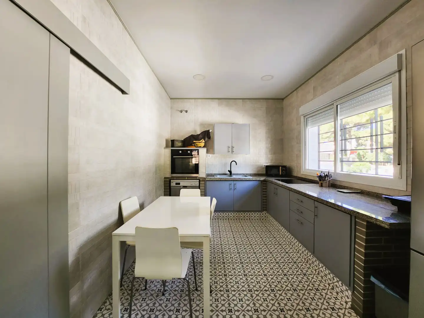 Cocina de Casa o chalet en venta en Alcalá de Guadaira con Aire acondicionado, Calefacción y Jardín privado
