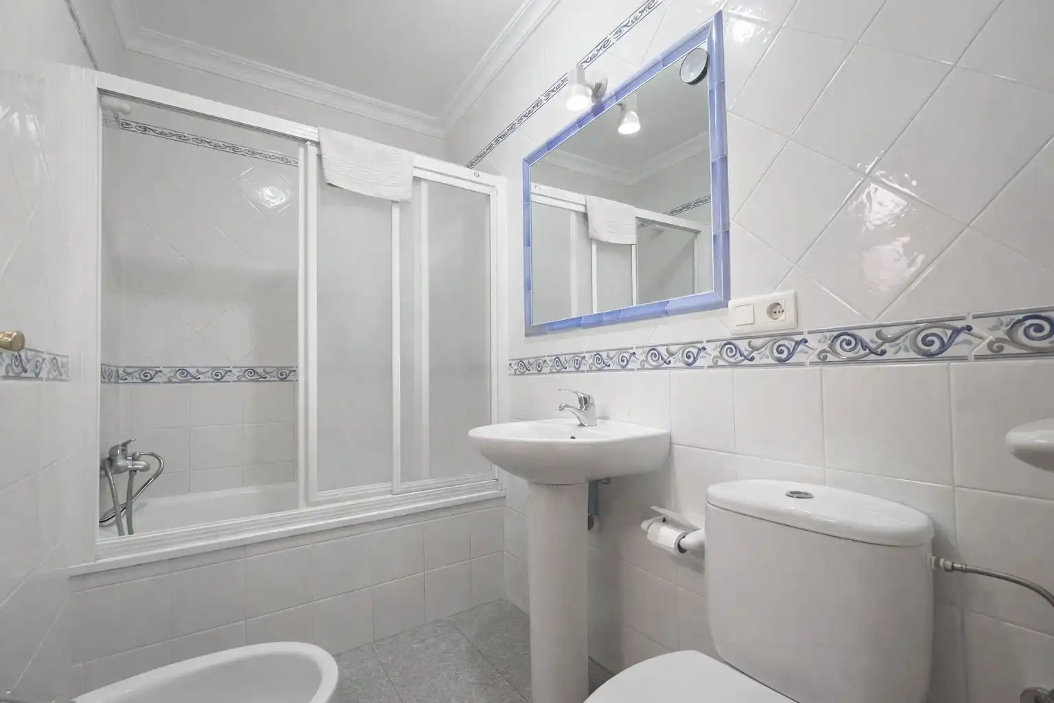 Badezimmer von Maisonette zum Verkauf in Nerja mit Klimaanlage, Terrasse und Möbliert