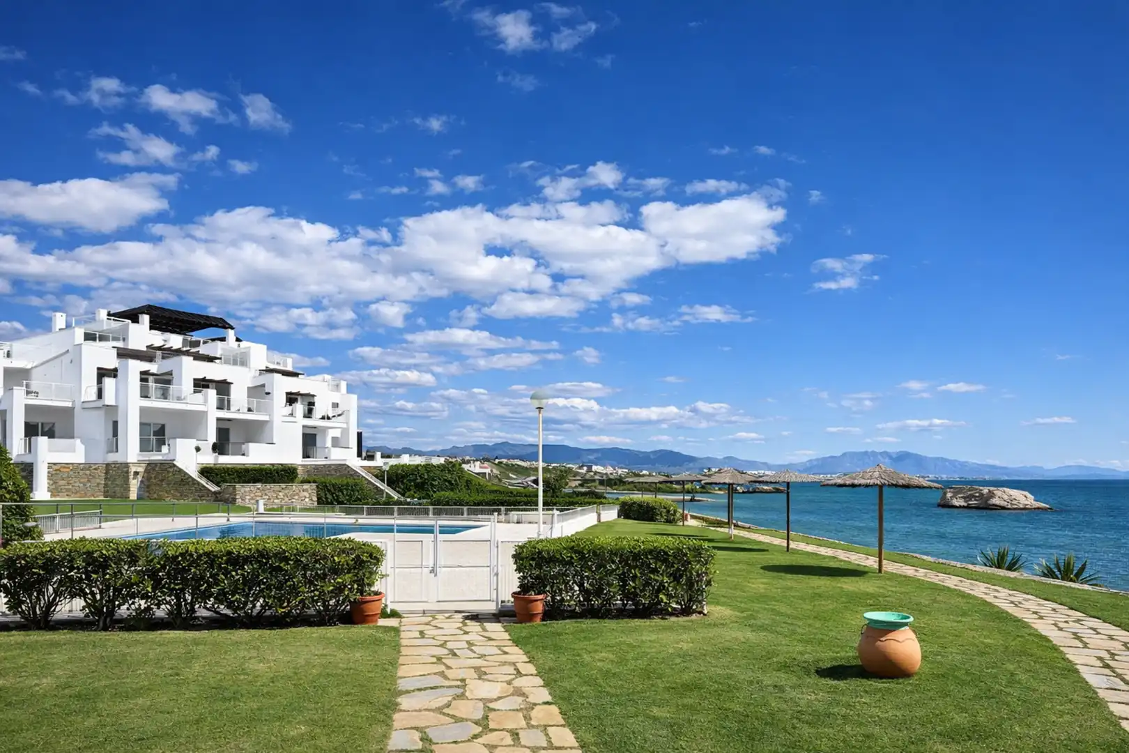 Jardí de Planta baixa en venda en Casares amb Aire condicionat, Terrassa i Moblat