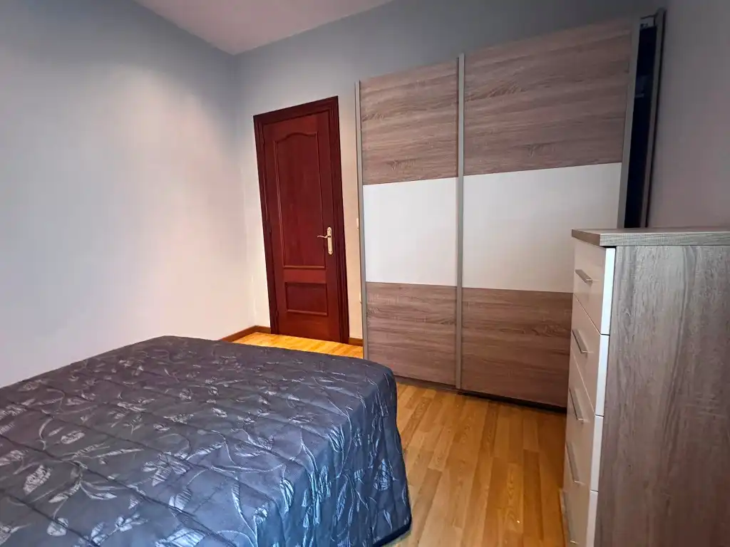 Habitación de Piso en venta en Gijón  con Parquet, Trastero y Amueblado