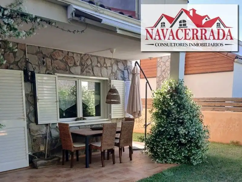 Vista exterior de Casa o xalet en venda en Navacerrada amb Calefacció, Jardí privat i Piscina comunitària