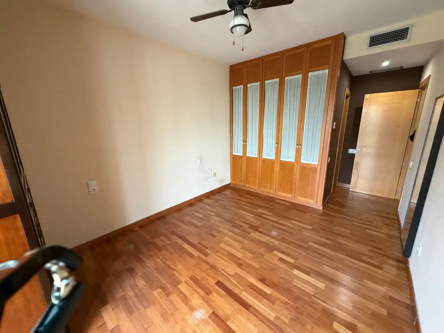 Schlafzimmer von Wohnung zum Verkauf in Almería mit Klimaanlage, Parkett und Möbliert